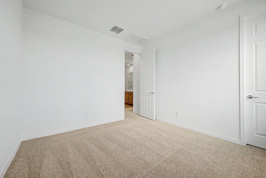 Spacious, unfurnished interior of a new home in Soleo, San Tan Valley (Image 14).
