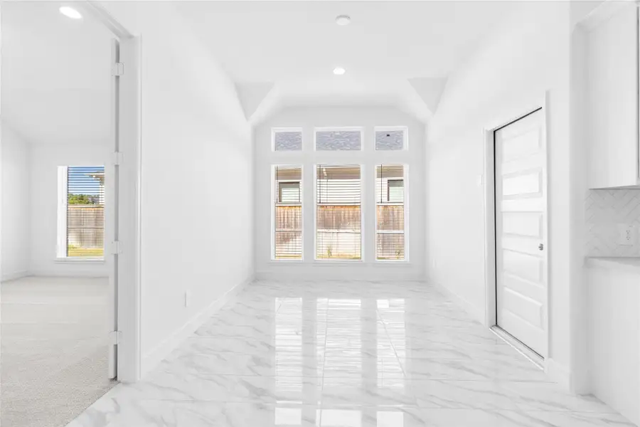 Spacious, unfurnished interior of a new home in Audubon Park 70', Magnolia (Image 9).