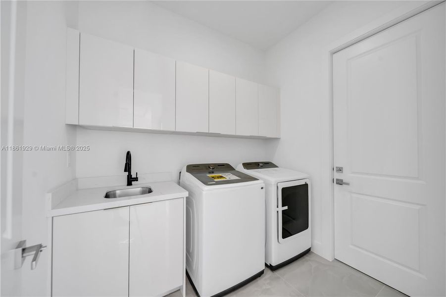 Furnished interior view inside a new home in , Cape Coral (Image 6). Furnished interior view inside a new home in , Cape Coral (Image 6).