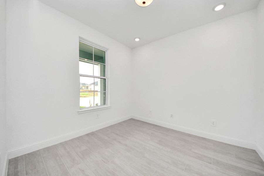 Spacious, unfurnished interior of a new home in , Missouri City (Image 35).