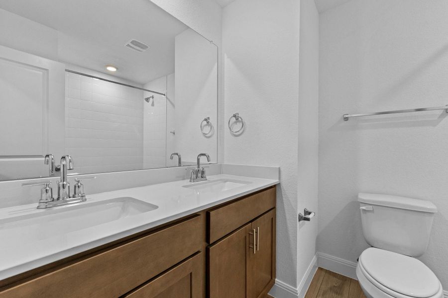 Furnished interior view inside a new home in Riverview, Georgetown (Image 8).