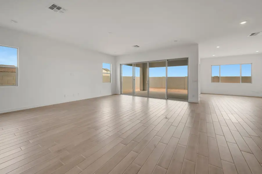 Spacious, unfurnished interior of a new home in Soleo, San Tan Valley (Image 20).