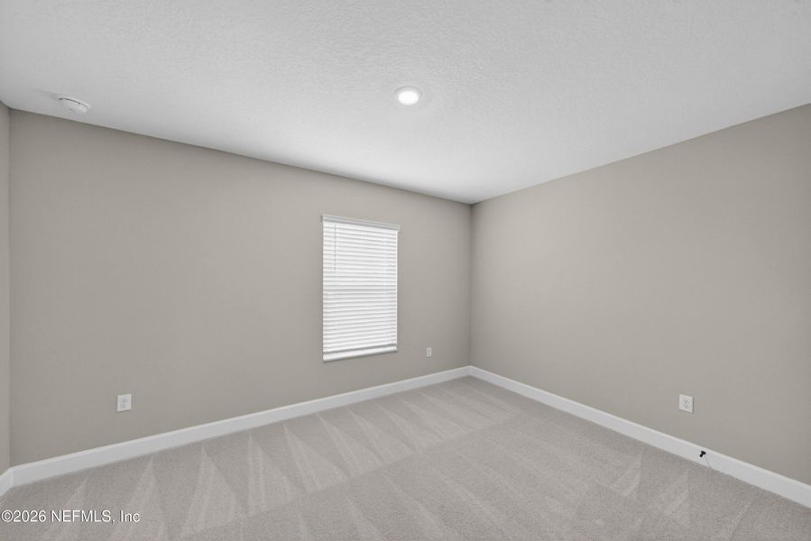 Spacious, unfurnished interior of a new home in , Middleburg (Image 16).
