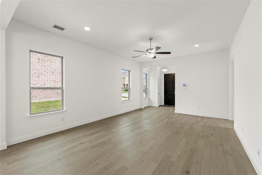 Spacious, unfurnished interior of a new home in Villas at Long Branch, Rowlett (Image 19).