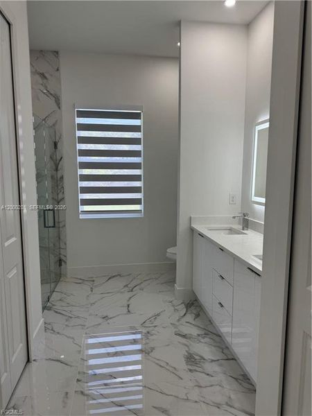 Spacious, unfurnished interior of a new home in , Lehigh Acres (Image 21).