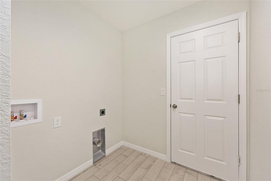 Spacious, unfurnished interior of a new home in , Ocala (Image 16).