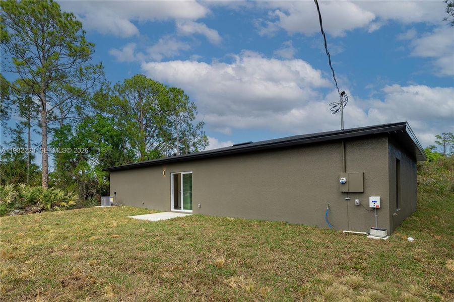 Exterior details and patio area of a home in , Palm Bay (Image 4).