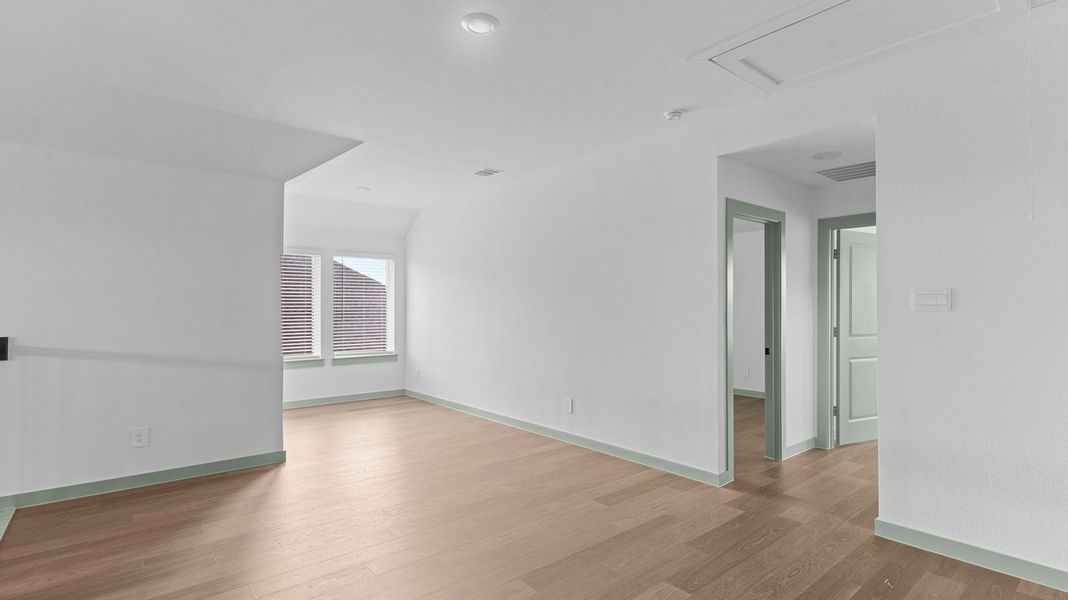 Spacious, unfurnished interior of a new home in Alexander, Pearland (Image 12).