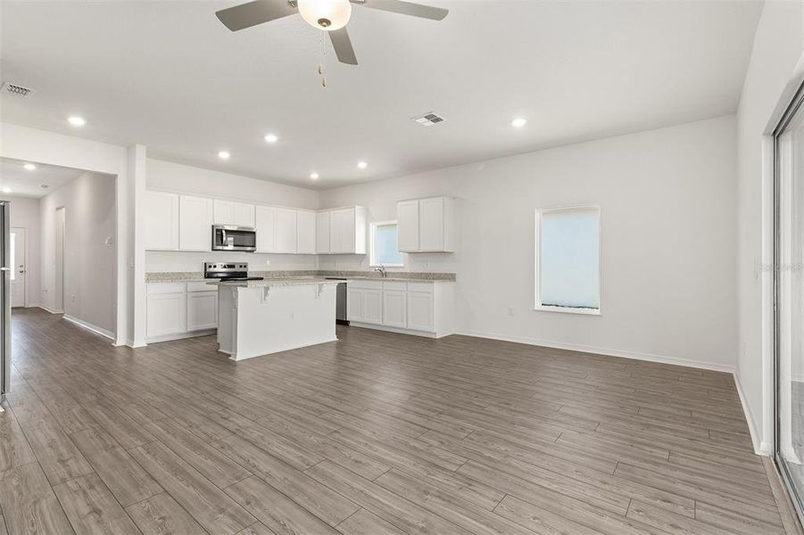 Spacious, unfurnished interior of a new home in Peach Crossings, Winter Haven (Image 13). Spacious, unfurnished interior of a new home in Peach Crossings, Winter Haven (Image 13).