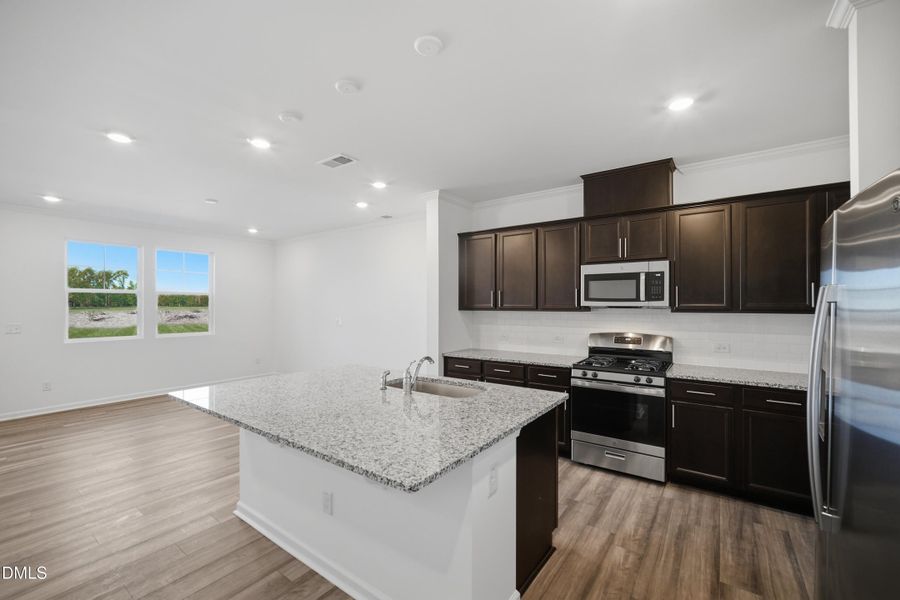 SUN_Everlee_Pic_CarsonII_QMI_229_Kitchen