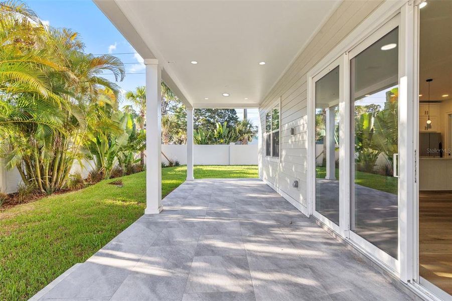 Exterior details and patio area of a home in , St. Petersburg (Image 29).