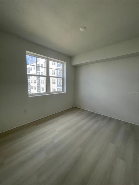 Spacious, unfurnished interior of a new home in , Orlando (Image 12).