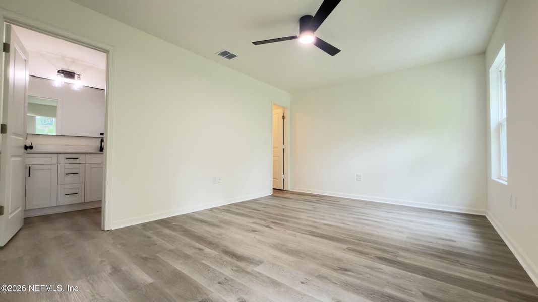 Spacious, unfurnished interior of a new home in , Jacksonville (Image 12).