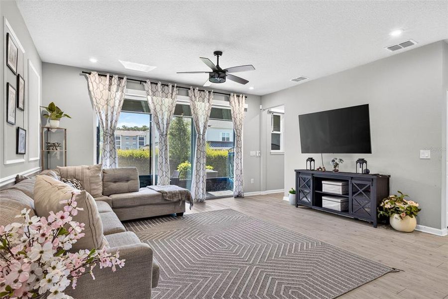 Furnished interior view inside a new home in , Lutz (Image 8).