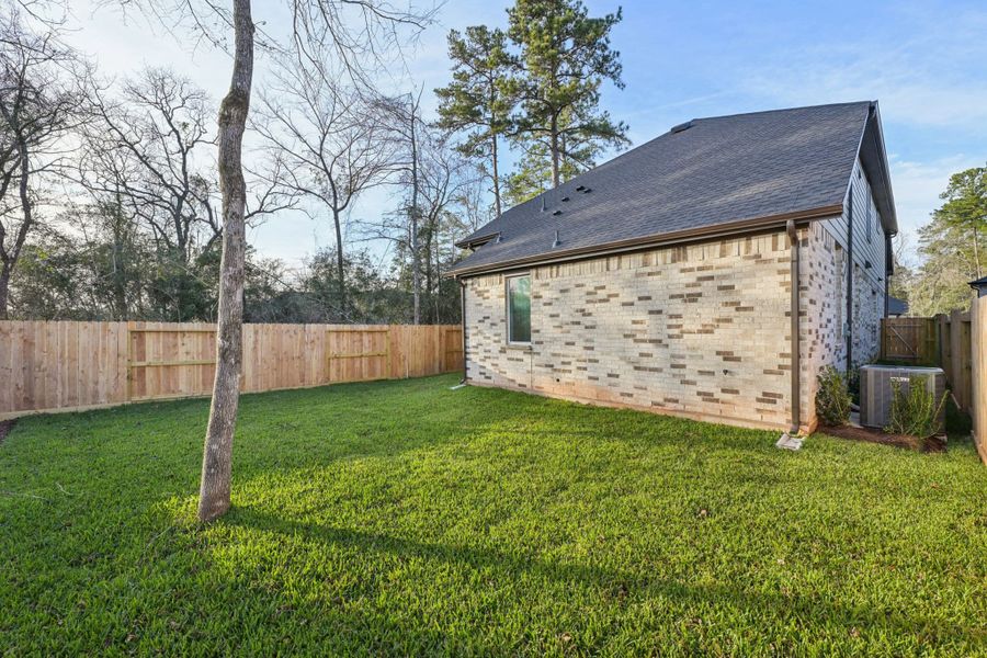 Exterior details and patio area of a home in The Woodlands Hills, Willis (Image 28).
