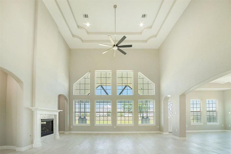Spacious, unfurnished interior of a new home in , Dickinson (Image 21).