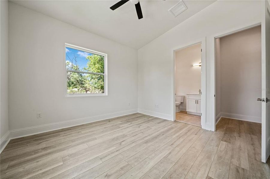 Spacious, unfurnished interior of a new home in , Tarpon Springs (Image 20). Spacious, unfurnished interior of a new home in , Tarpon Springs (Image 20).