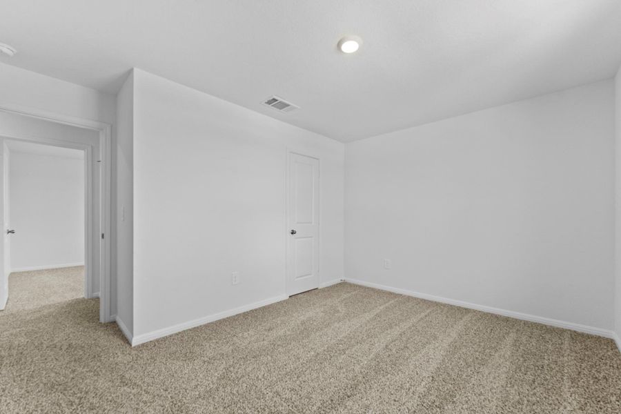 Spacious, unfurnished interior of a new home in Bar W Ranch, Leander (Image 27).