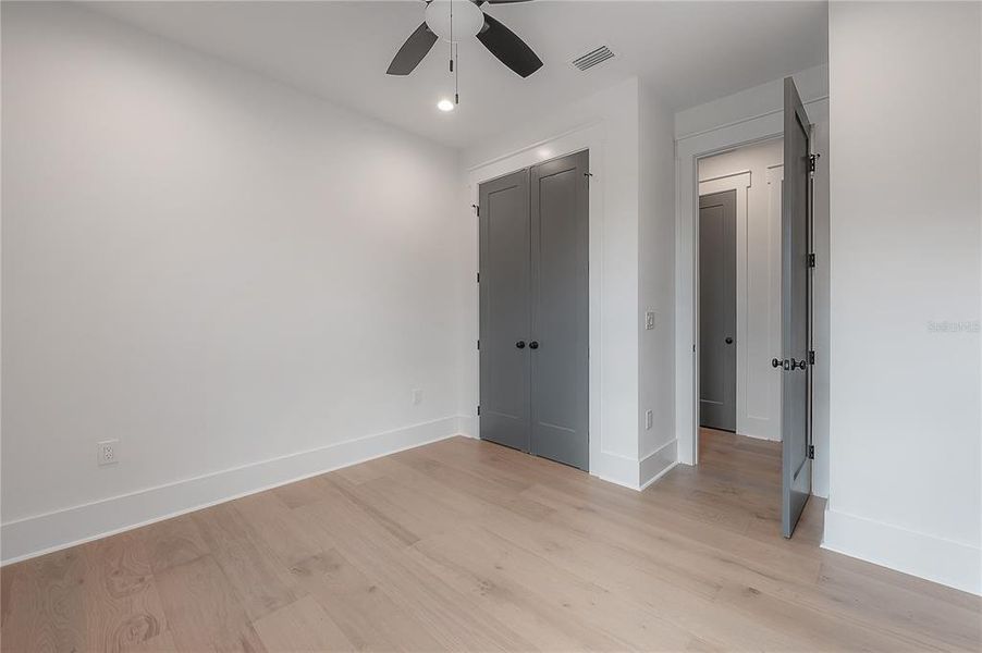 Spacious, unfurnished interior of a new home in , Tampa (Image 40).