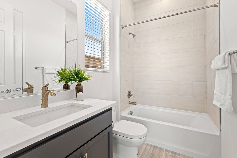 Bath 2 - Staged