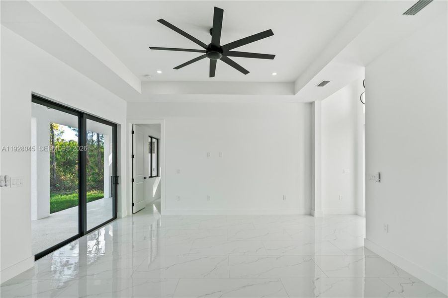 Spacious, unfurnished interior of a new home in , Lehigh Acres (Image 25).