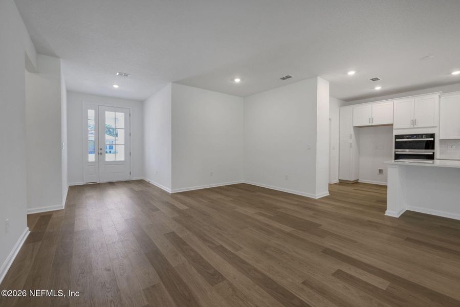 Spacious, unfurnished interior of a new home in Hyland Trail, Green Cove Springs (Image 22).