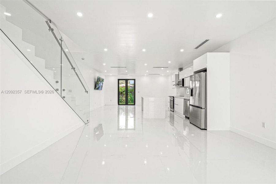 Spacious, unfurnished interior of a new home in , Miami (Image 13).