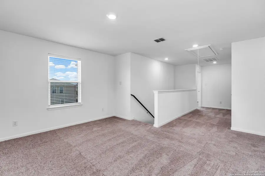 Spacious, unfurnished interior of a new home in Luckey Ranch, San Antonio (Image 7).