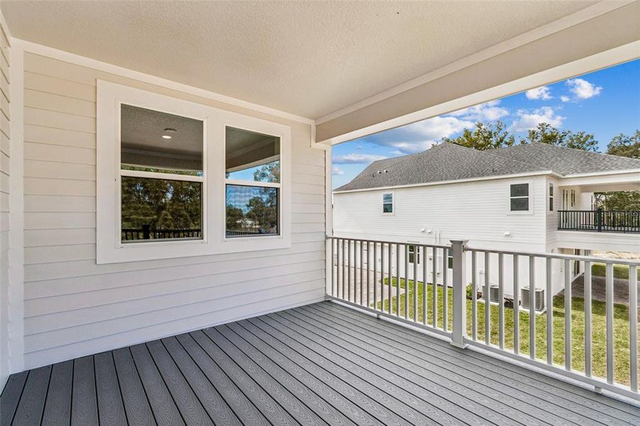 Exterior details and patio area of a home in Willow Run, Apopka (Image 3).