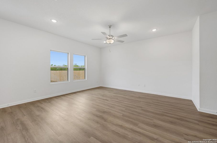 Spacious, unfurnished interior of a new home in Paloma Park, Converse (Image 29).