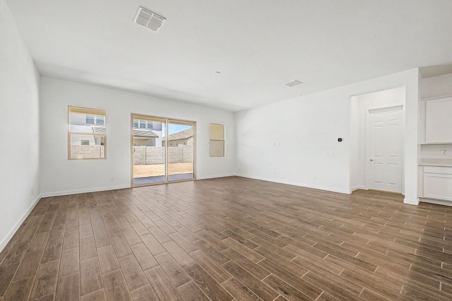 Spacious, unfurnished interior of a new home in Landmarke, San Tan Valley (Image 9). Spacious, unfurnished interior of a new home in Landmarke, San Tan Valley (Image 9).