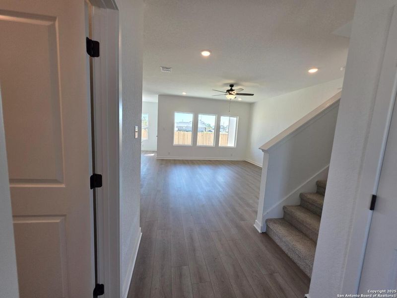 Spacious, unfurnished interior of a new home in , Schertz (Image 19).