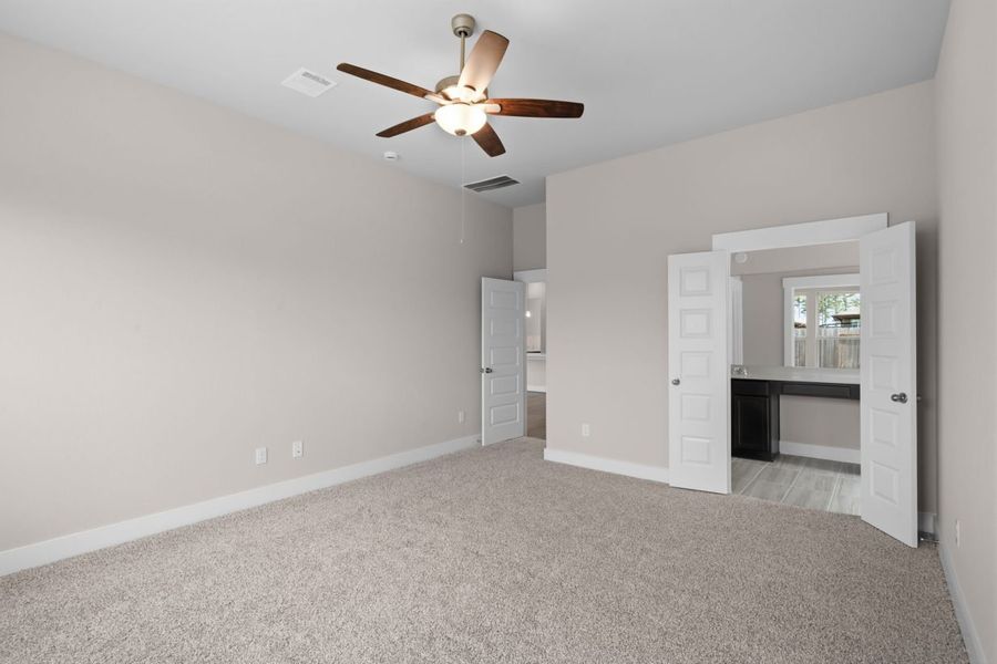 Spacious, unfurnished interior of a new home in Harrington Trails, New Caney (Image 19). Spacious, unfurnished interior of a new home in Harrington Trails, New Caney (Image 19).