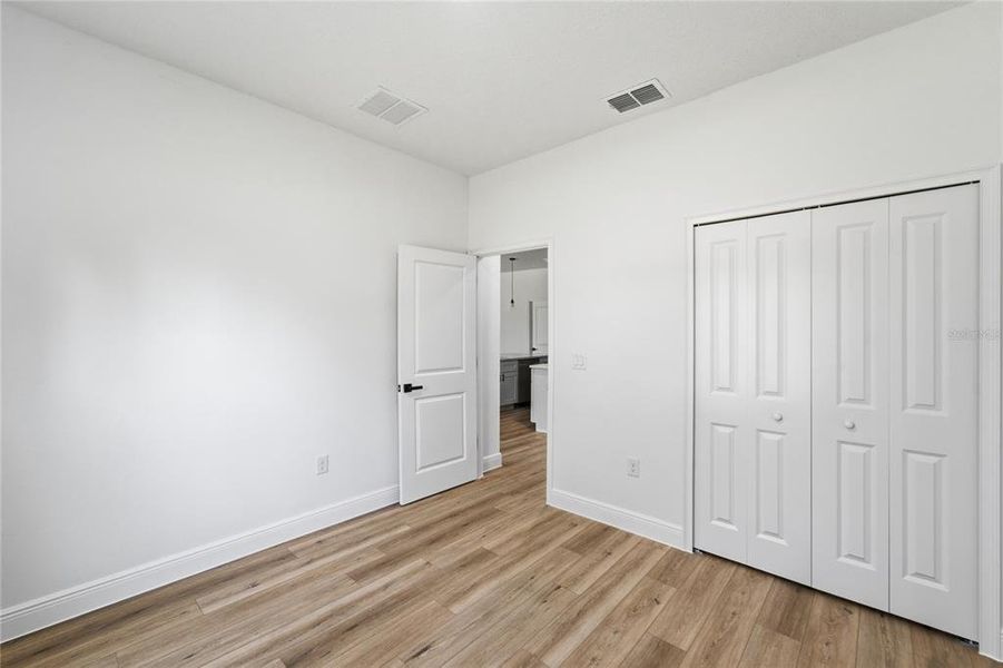 Spacious, unfurnished interior of a new home in , Ocala (Image 18).