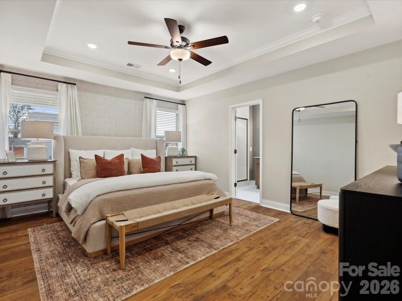 Photo is of Model and for representational purposes only