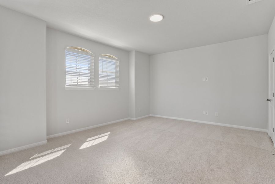 Spacious, unfurnished interior of a new home in Crosswinds, Kyle (Image 20).