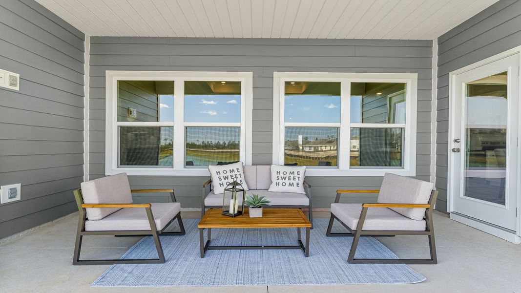 Exterior details and patio area of a home in Destini Lane, Panama City (Image 25).