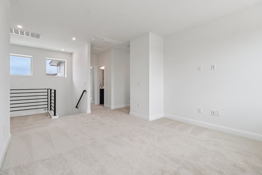 Spacious, unfurnished interior of a new home in Sage Hollow, Kyle (Image 17).