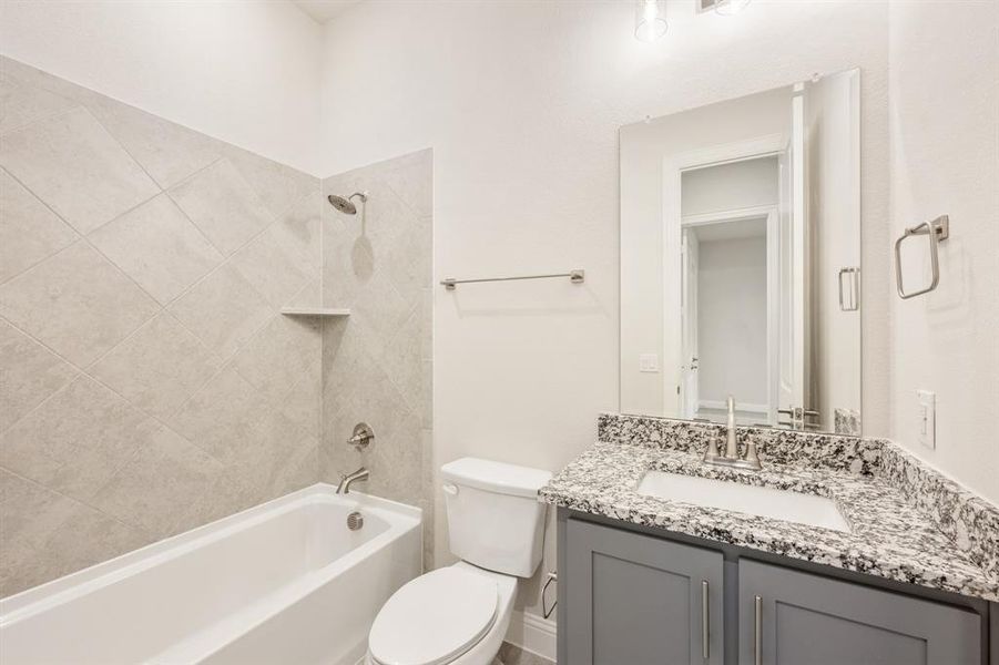 Furnished interior view inside a new home in Ridgepoint, Midlothian (Image 14).