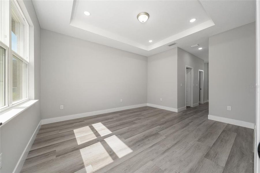 Spacious, unfurnished interior of a new home in , Ocala (Image 12).