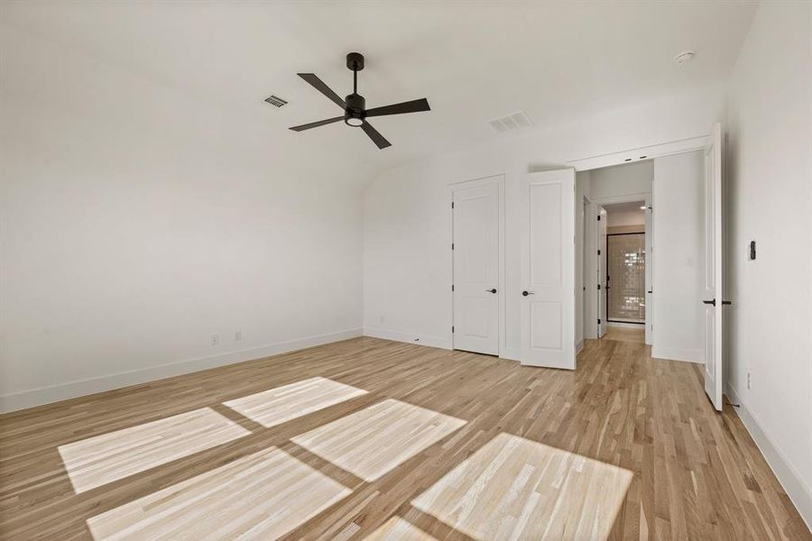 Spacious, unfurnished interior of a new home in Rolling Creek Ranch, Aledo (Image 30). Spacious, unfurnished interior of a new home in Rolling Creek Ranch, Aledo (Image 30).
