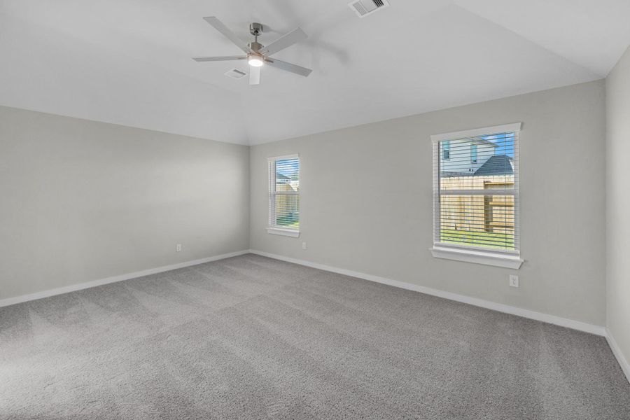 Spacious, unfurnished interior of a new home in Sunterra Lakes, Fulshear (Image 20).