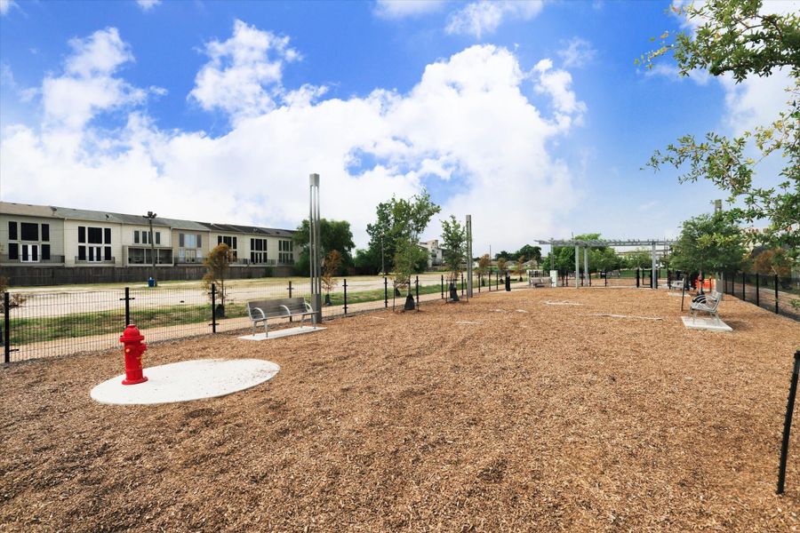 EaDo Dog Park provides a safe, fenced area where dogs can run, play, and socialize while owners relax on shaded benches. Surrounded by new residential developments and minutes from downtown, it’s a favorite neighborhood gathering spot that adds to EaDo’s friendly, community-centered atmosphere.
