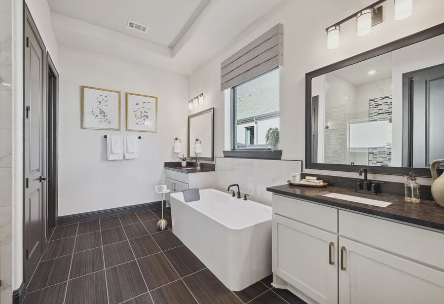 Plan 5029 Primary Bath - Staged - 9 of 19