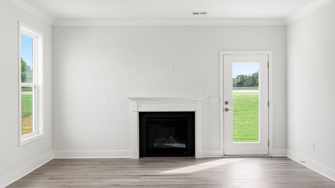 Spacious, unfurnished interior of a new home in Sycamore Cove, Woodruff (Image 18).