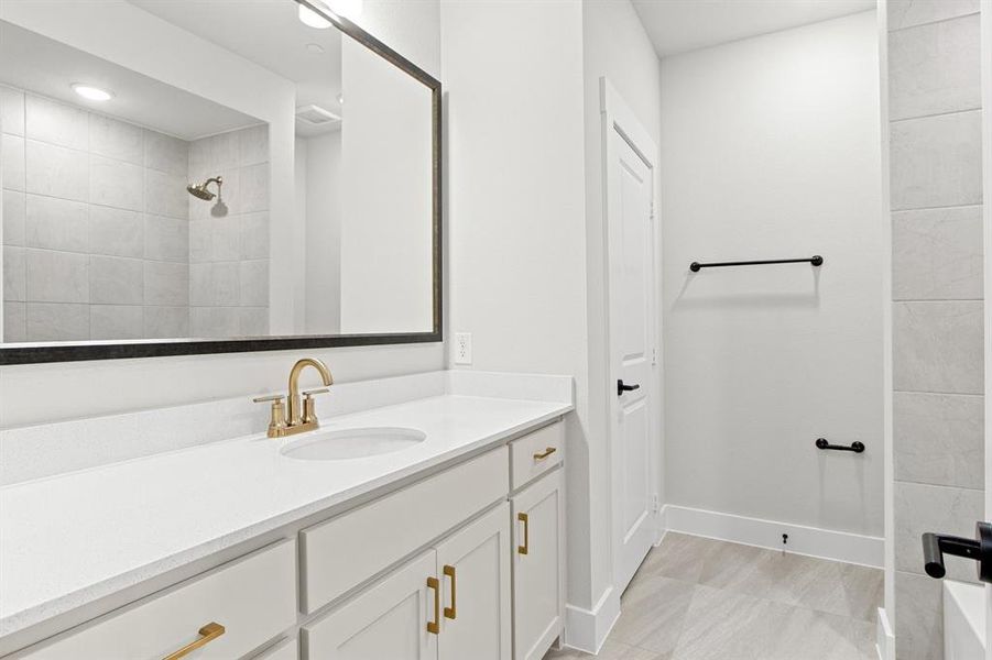 028-2884Enfield-TheColony-TX-75056-Bathroom3.jpg-SMALL 028-2884Enfield-TheColony-TX-75056-Bathroom3.jpg-SMALL