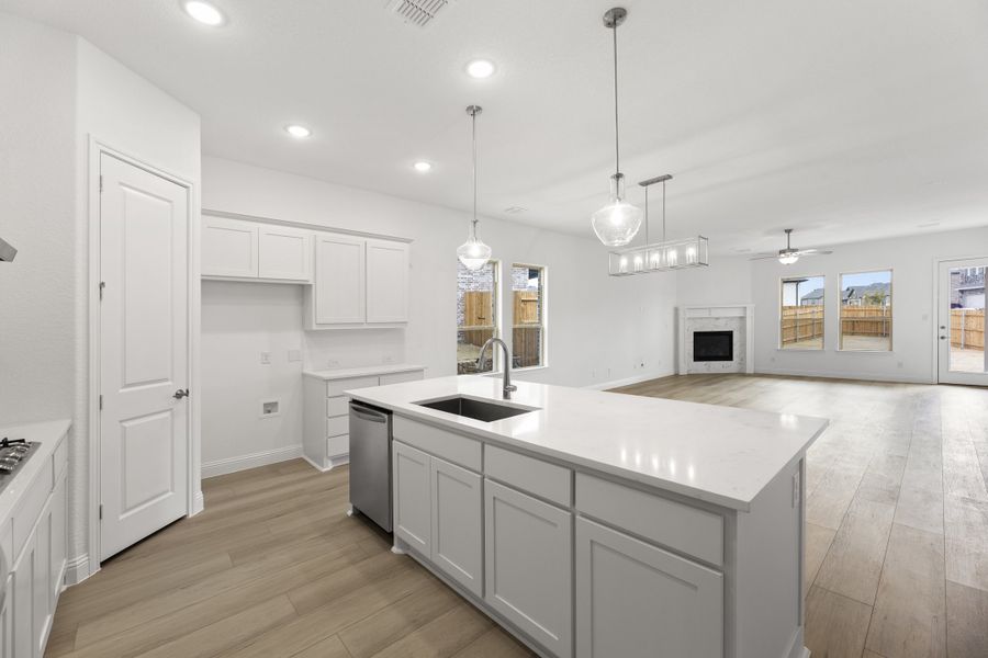 Representative furnished interior of a home built from the Brookstone II by Sandlin Homes in Timberbrook, Justin (Image 8).