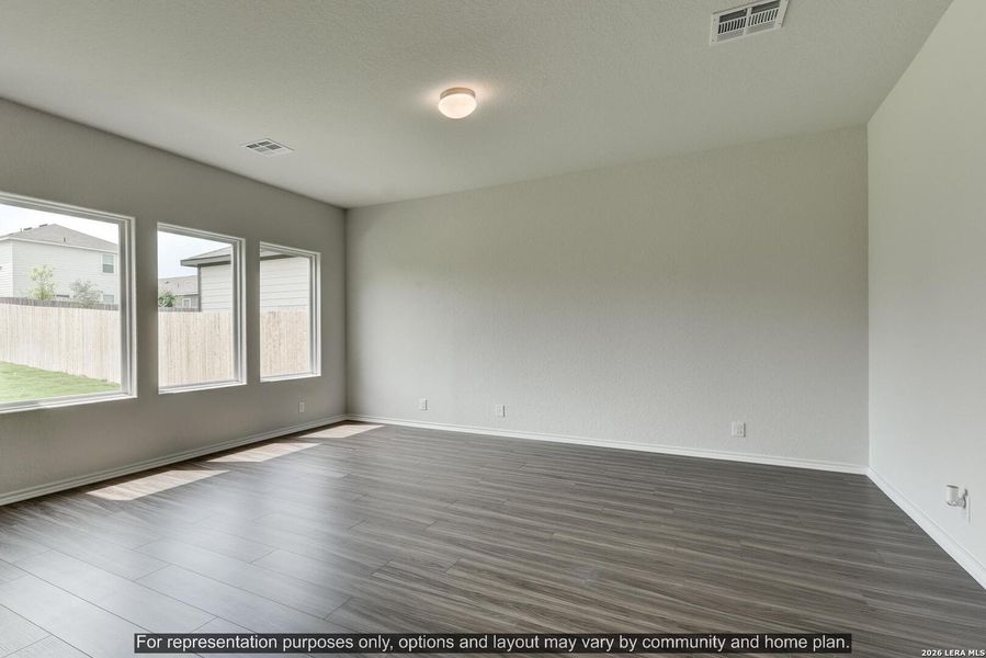 Spacious, unfurnished interior of a new home in Nopal Valley, San Antonio (Image 11).