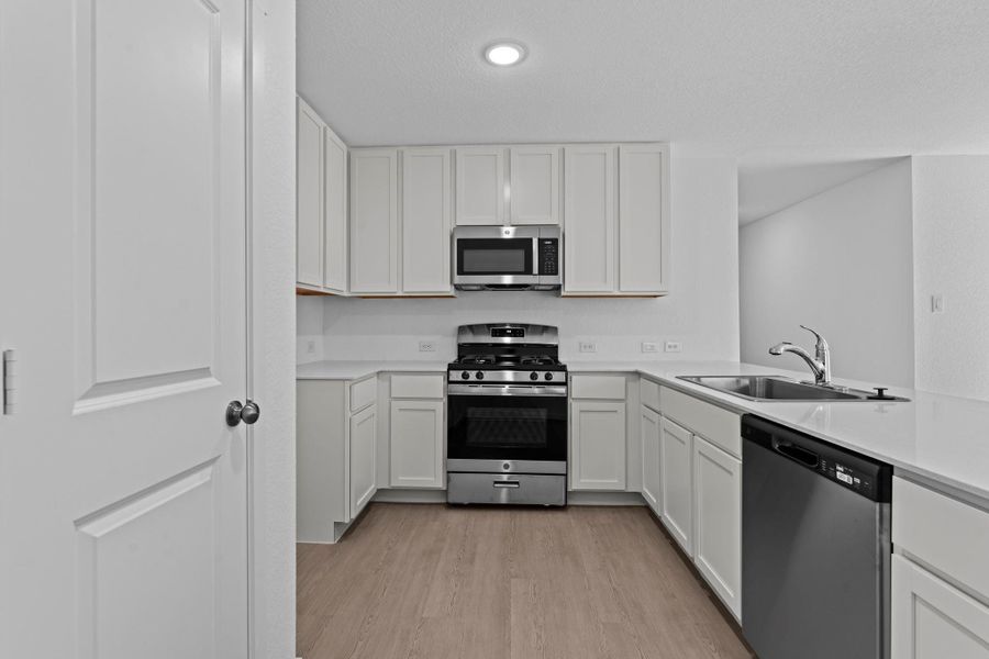 Furnished interior view inside a new home in Friendship Oaks, Fredericksburg (Image 4).
