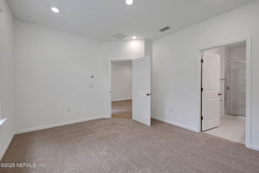 Spacious, unfurnished interior of a new home in The Hammock at Palm Harbor, Palm Coast (Image 11).